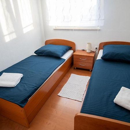 Apartments Mamut Трогир Екстериор снимка
