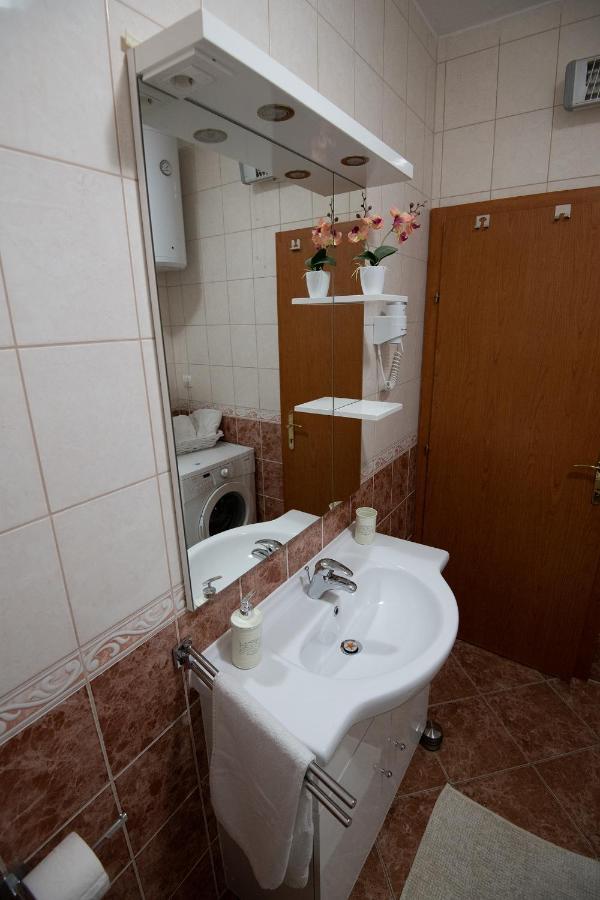 Apartments Mamut Трогир Екстериор снимка